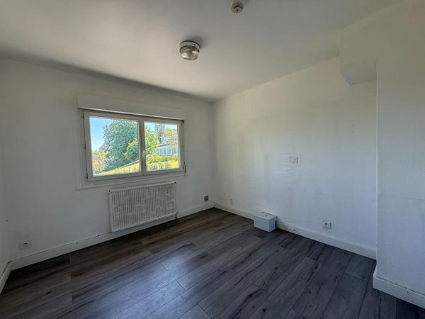 47300 PUJOLS Idéal investisseur, ensemble immobilier à Pujols avec vue