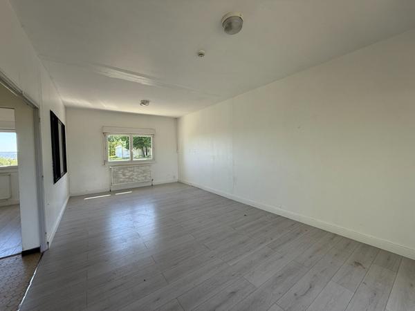 47300 PUJOLS Idéal investisseur, ensemble immobilier à Pujols avec vue