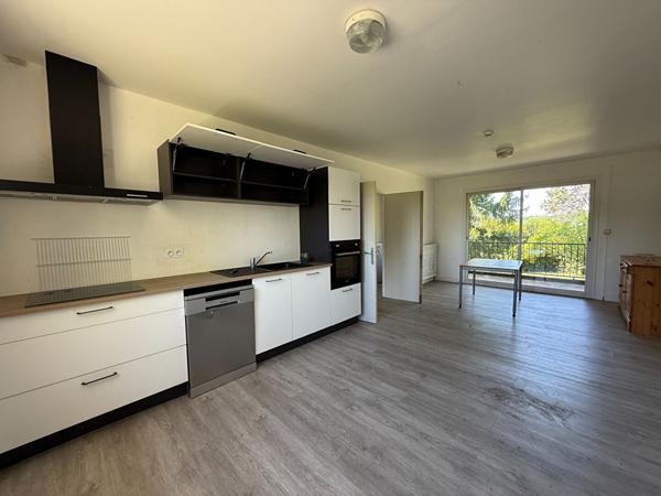 47300 PUJOLS Idéal investisseur, ensemble immobilier à Pujols avec vue
