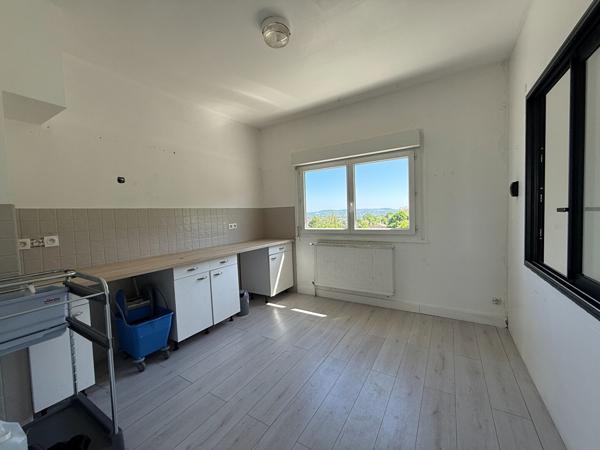 47300 PUJOLS Idéal investisseur, ensemble immobilier à Pujols avec vue