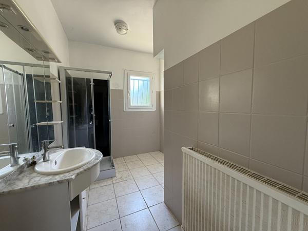 47300 PUJOLS Idéal investisseur, ensemble immobilier à Pujols avec vue