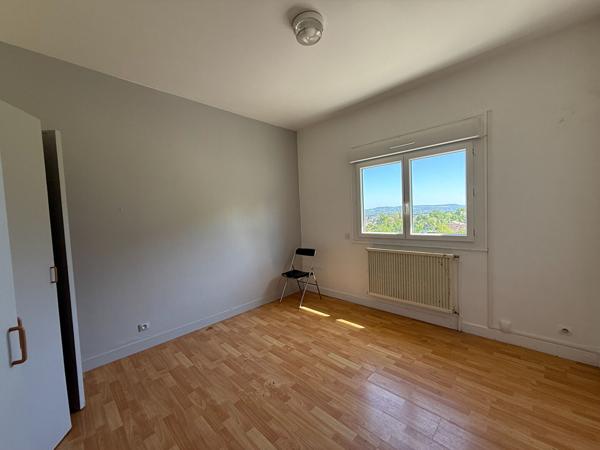 47300 PUJOLS Idéal investisseur, ensemble immobilier à Pujols avec vue