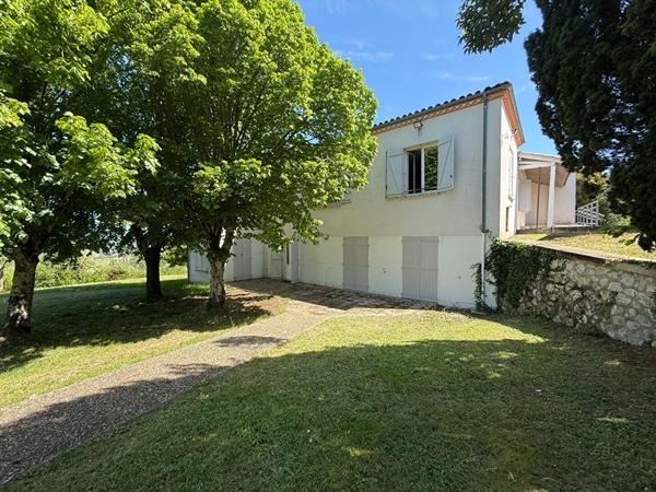 47300 PUJOLS Idéal investisseur, ensemble immobilier à Pujols avec vue