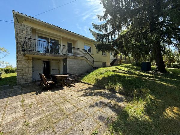 47300 PUJOLS Idéal investisseur, ensemble immobilier à Pujols avec vue