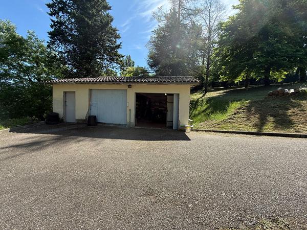 47300 PUJOLS Idéal investisseur, ensemble immobilier à Pujols avec vue