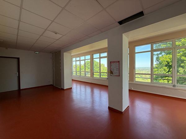 47300 PUJOLS Idéal investisseur, ensemble immobilier à Pujols avec vue