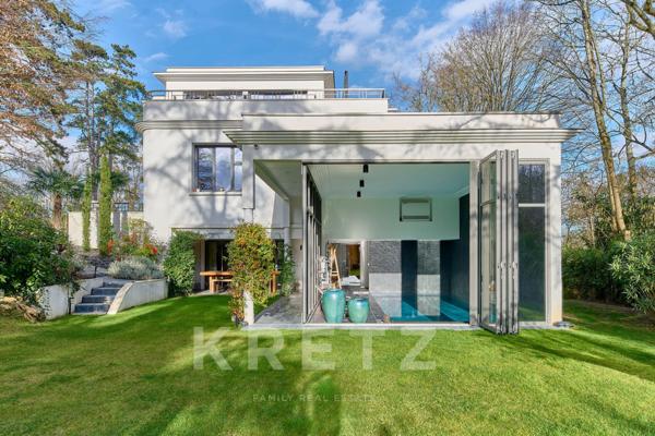 Villa contemporaine avec piscine au coeur d'un domaine privé