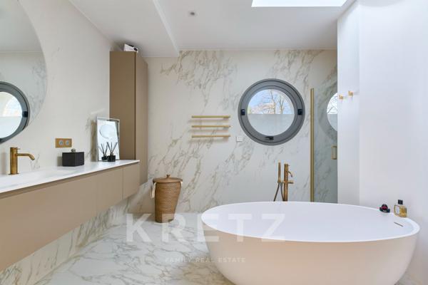 Villa contemporaine avec piscine au coeur d'un domaine privé