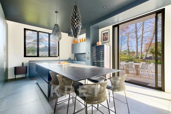 Villa contemporaine avec piscine au coeur d'un domaine privé