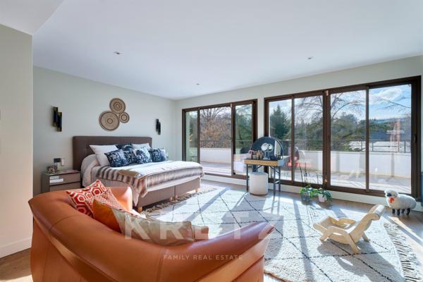 Villa contemporaine avec piscine au coeur d'un domaine privé