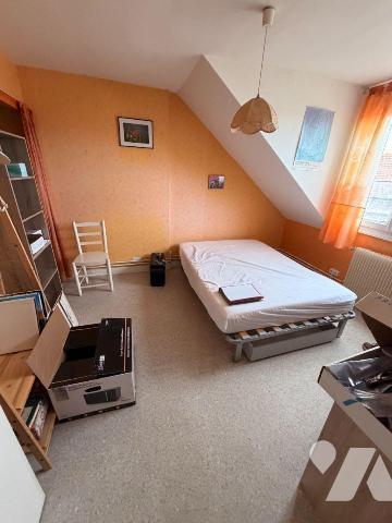 A vendre chez votre Notaire, immeuble de rapport en très bon état, composé de deux appartements...