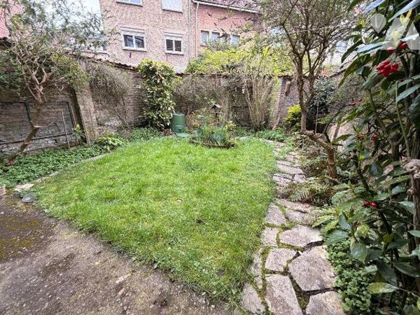 A vendre chez votre Notaire, immeuble de rapport en très bon état, composé de deux appartements...