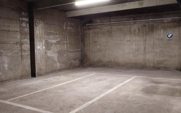 Stationnement à louer