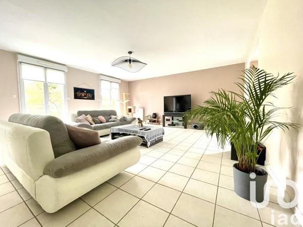 Maison traditionnelle 8 pièces de 205 m² à Thouaré-sur-Loire (44470)