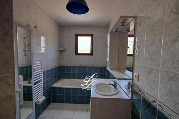 Location - Maison 6 pièces 120 m 2 ROEZE SUR SARTHE (72210)