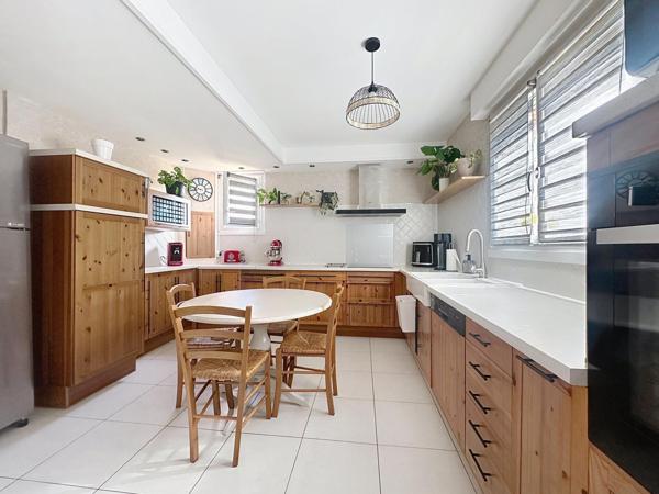 Maison T6 160m2 avec piscine et grand garage - Bruguières