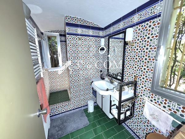 Villa
                                                                                                                                                                                                                                                                                                                        6 pièce(s)                                                                                                                                                                                                          4 chambre(s)                                                                                                                                                                                                          154  m²