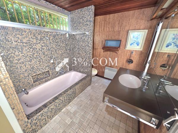 Villa
                                                                                                                                                                                                                                                                                                                        6 pièce(s)                                                                                                                                                                                                          4 chambre(s)                                                                                                                                                                                                          154  m²