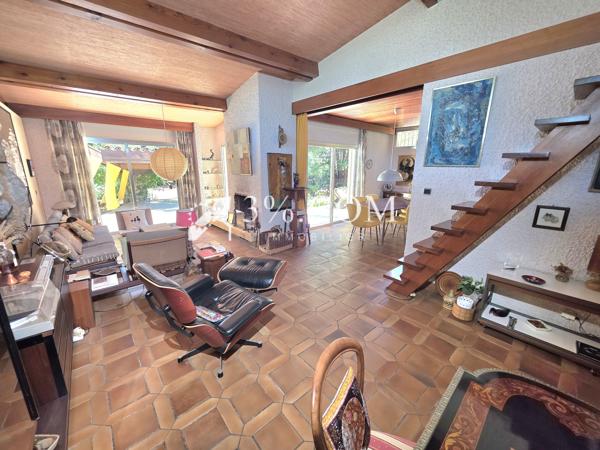 Villa
                                                                                                                                                                                                                                                                                                                        6 pièce(s)                                                                                                                                                                                                          4 chambre(s)                                                                                                                                                                                                          154  m²