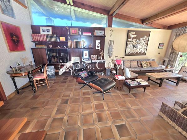 Villa
                                                                                                                                                                                                                                                                                                                        6 pièce(s)                                                                                                                                                                                                          4 chambre(s)                                                                                                                                                                                                          154  m²