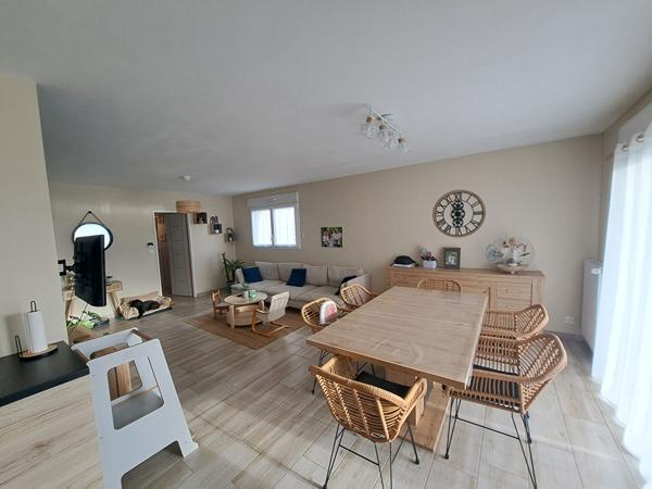 A VENDRE - PAVILLON MODERNE SITUE A VILLAINES SOUS MALICORNE