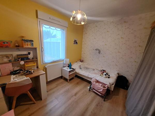 A VENDRE - PAVILLON MODERNE SITUE A VILLAINES SOUS MALICORNE