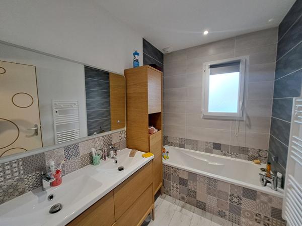 A VENDRE - PAVILLON MODERNE SITUE A VILLAINES SOUS MALICORNE