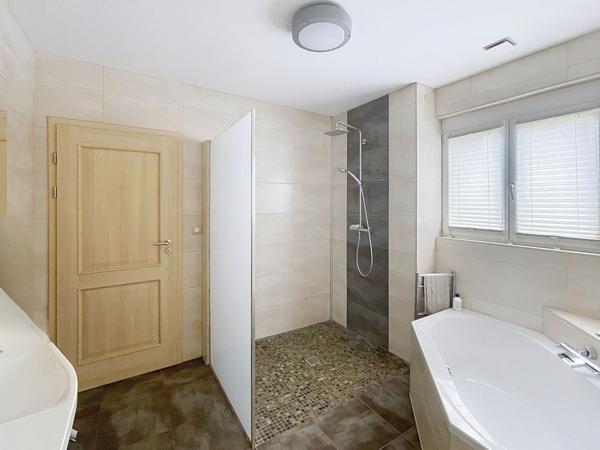 Maison d'exception de 162m2 à Eschau, en bord de forêt, non loin des grands axes