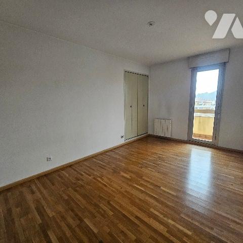 Vivez en plein cœur de la ville ! Appartement T4 dernier étage avec vue imprenable !