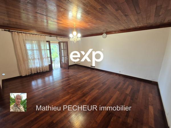 Villa F7 (5 chambres) sur une parcelle de 3200m2