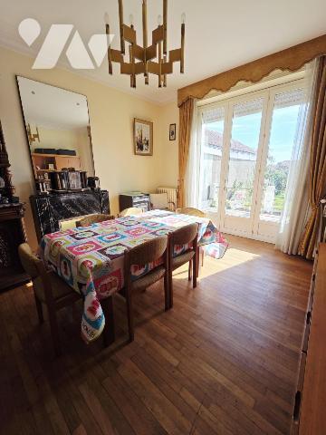 Maison à rénover 5 chambres avec garage et jardin VILLEDIEU LA BLOUERE