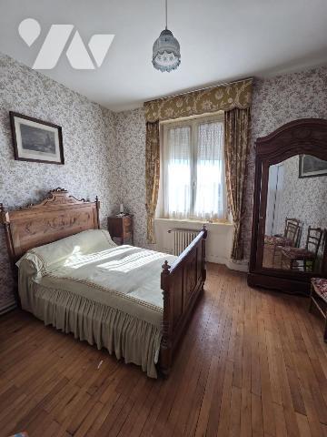 Maison à rénover 5 chambres avec garage et jardin VILLEDIEU LA BLOUERE