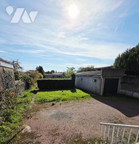 Maison à rénover 5 chambres avec garage et jardin VILLEDIEU LA BLOUERE
