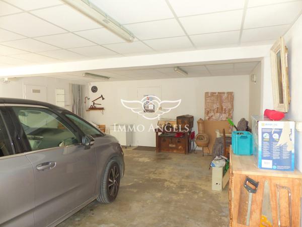 Maison T4/5 de 160m², grand garage, piscine et T2 indépendant sur 440m² de terrain.