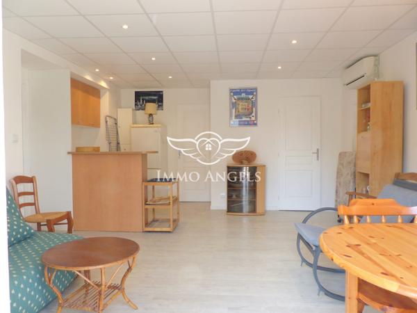 Maison T4/5 de 160m², grand garage, piscine et T2 indépendant sur 440m² de terrain.