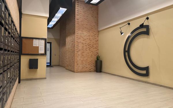 Appartement à louer    3 pièces • 59,20 m2 Marseille 10