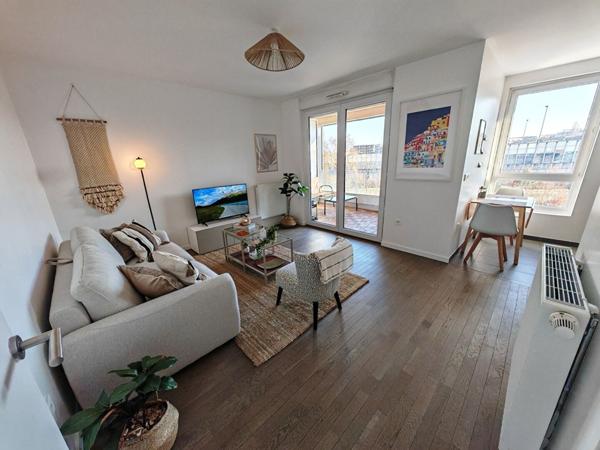 Nanterre Coeur Université - Location meublée F2 43.32 m2 avec parking