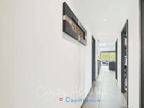 FILLIERE (74) Villa contemporaine avec vue panoramique sur un terrain de 6330 m²
