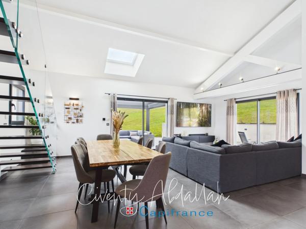 FILLIERE (74) Villa contemporaine avec vue panoramique sur un terrain de 6330 m²