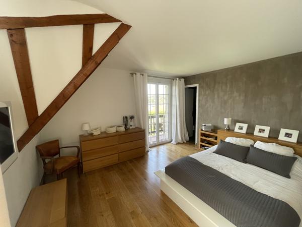 Saint-Priest-en-Jarez (42270) Maison 280M2 avec terrain de 2000M2 et piscine .