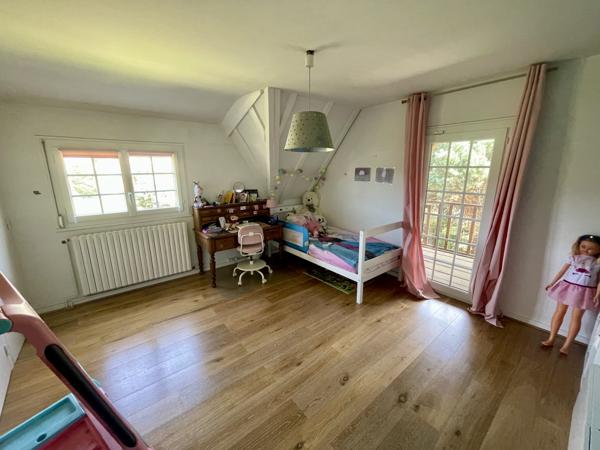 Saint-Priest-en-Jarez (42270) Maison 280M2 avec terrain de 2000M2 et piscine .