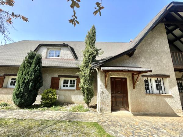 Saint-Priest-en-Jarez (42270) Maison 280M2 avec terrain de 2000M2 et piscine .