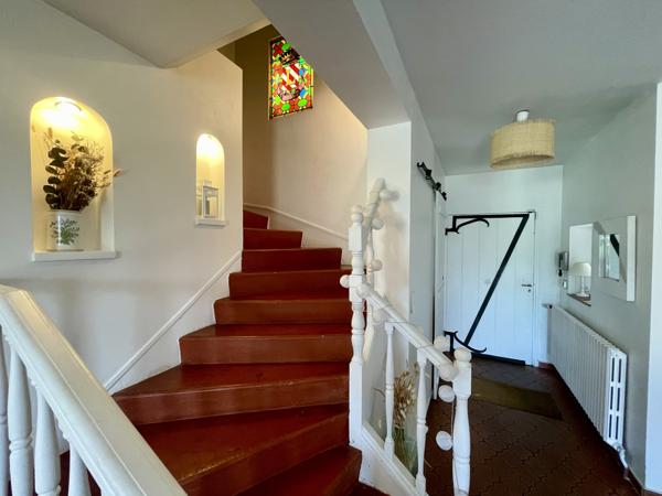 Saint-Priest-en-Jarez (42270) Maison 280M2 avec terrain de 2000M2 et piscine .