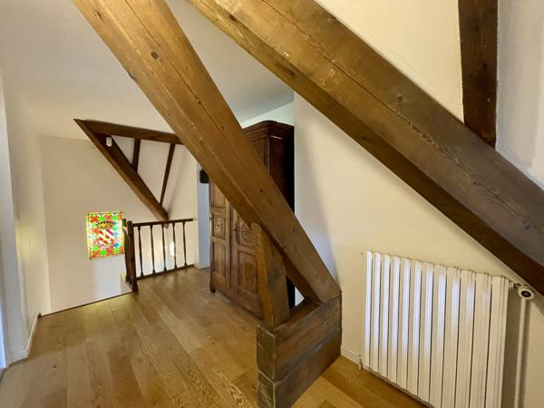 Saint-Priest-en-Jarez (42270) Maison 280M2 avec terrain de 2000M2 et piscine .