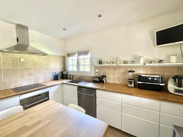 Saint-Priest-en-Jarez (42270) Maison 280M2 avec terrain de 2000M2 et piscine .