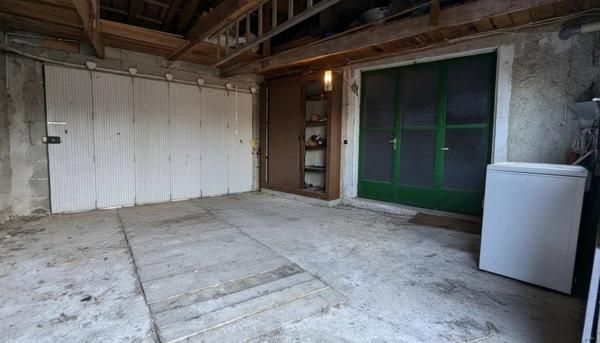 Maison à rafraîchir/rénover avec deux T2 attenants à rénover.