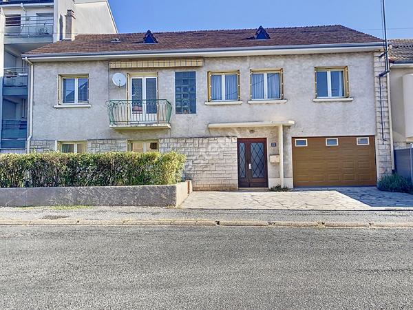 GRANDE MAISON A VENDRE BRIVE LA GAILLARDE 197M2 7 CHAMBRES - GARAGE - 2 SALLES D'EAU - 1 SALLE DE BAINS - 2 WC - 1 CUISINE AMENAGEE ET EQUIPEE - TERRAIN 350 M2