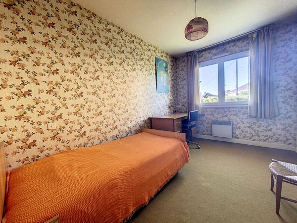 GRANDE MAISON A VENDRE BRIVE LA GAILLARDE 197M2 7 CHAMBRES - GARAGE - 2 SALLES D'EAU - 1 SALLE DE BAINS - 2 WC - 1 CUISINE AMENAGEE ET EQUIPEE - TERRAIN 350 M2