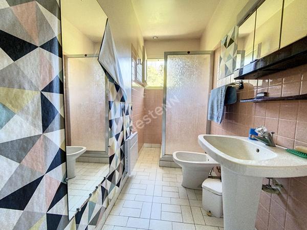 GRANDE MAISON A VENDRE BRIVE LA GAILLARDE 197M2 7 CHAMBRES - GARAGE - 2 SALLES D'EAU - 1 SALLE DE BAINS - 2 WC - 1 CUISINE AMENAGEE ET EQUIPEE - TERRAIN 350 M2