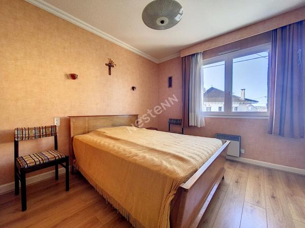 GRANDE MAISON A VENDRE BRIVE LA GAILLARDE 197M2 7 CHAMBRES - GARAGE - 2 SALLES D'EAU - 1 SALLE DE BAINS - 2 WC - 1 CUISINE AMENAGEE ET EQUIPEE - TERRAIN 350 M2